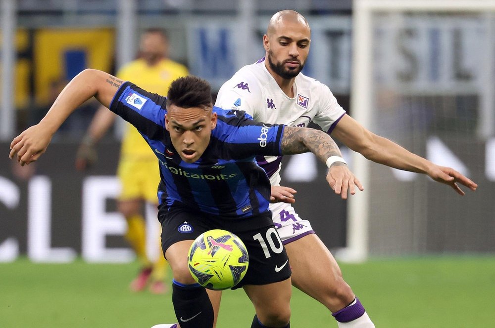 Sofyan Amrabat cambriolé pendant Fiorentina-Bâle. EFE