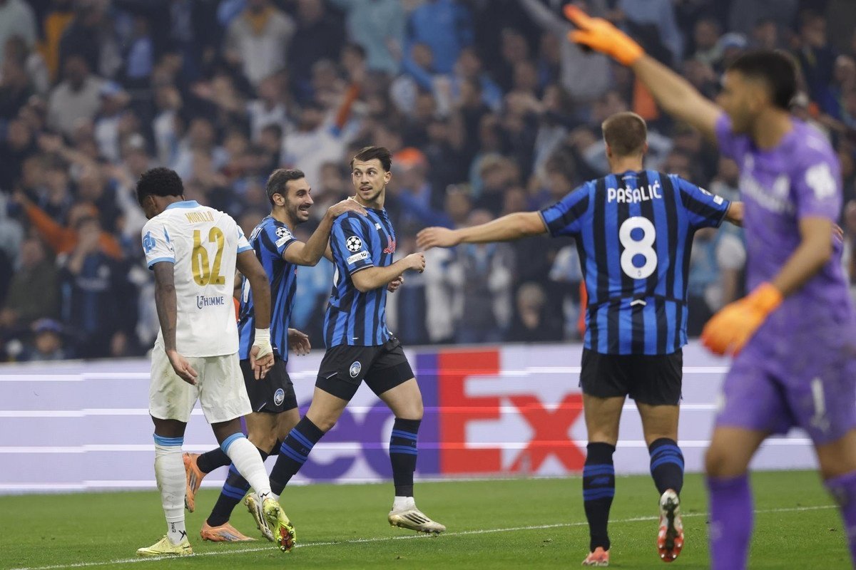 Samardzic saca la cabeza por la Atalanta. EFE