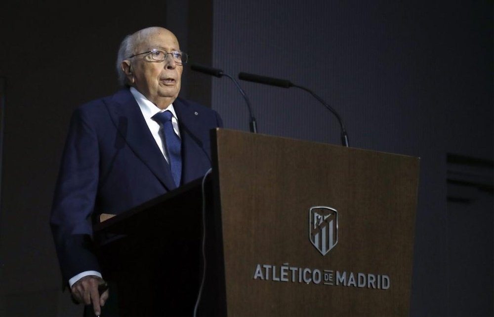 Lázaro Albarracín recibió el reconocimiento de los 'colchoneros'. Twitter/Atleti