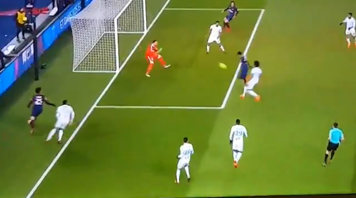 Vidéo : Le PSG fait le break après un but de Rolando contre son camp