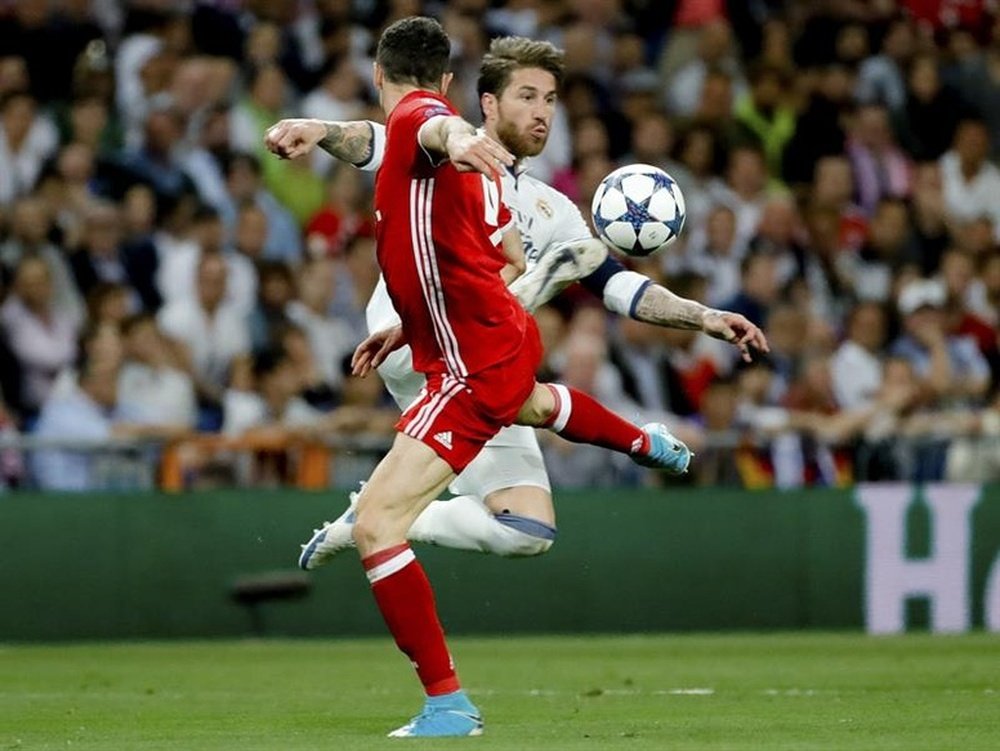 Le défenseur du Real, Ramos à la lutte avec un joueur du Bayern lors du match de C1. AFP