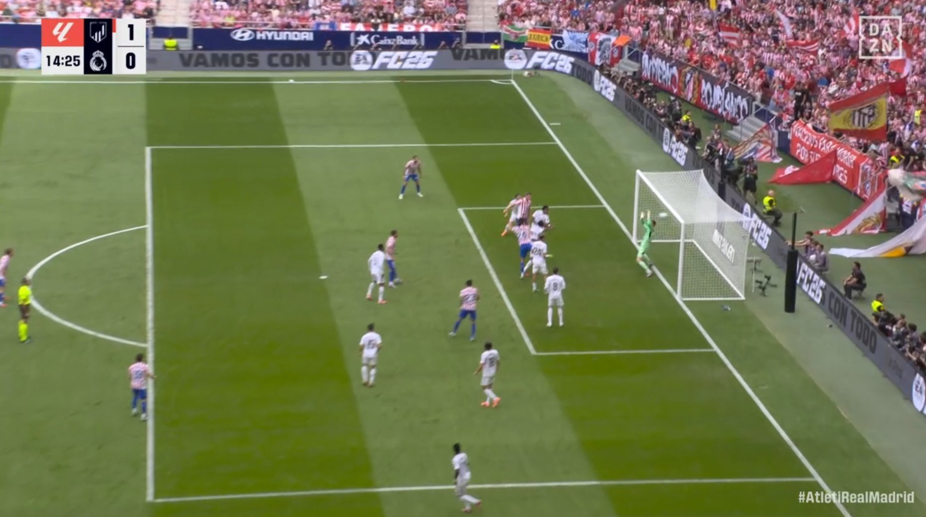 Le Normand leva a melhor sobre Tchouaméni e abre o placar no clássico