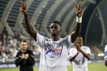 Le FC Lorient a officialisé ce jeudi le transfert du défenseur international sénégalais Formose Mendy. Il arrive en provenance d'Amiens (L2).