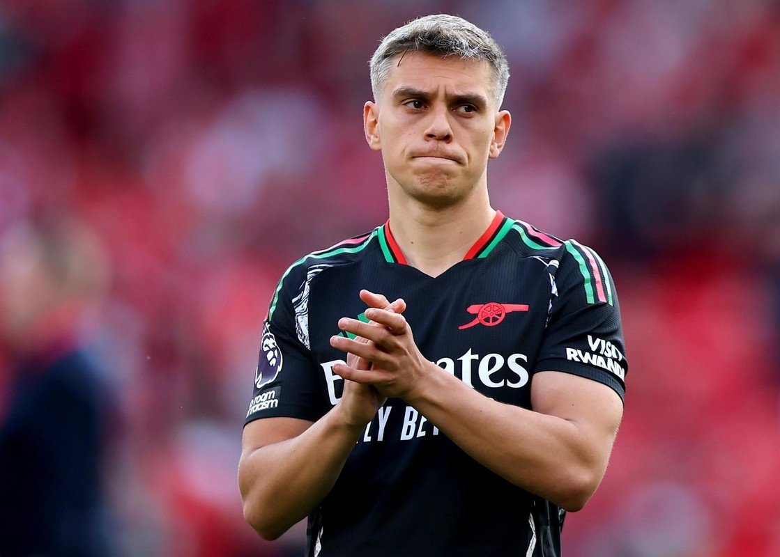 Trossard edging towards Arsenal exit amid growing interest