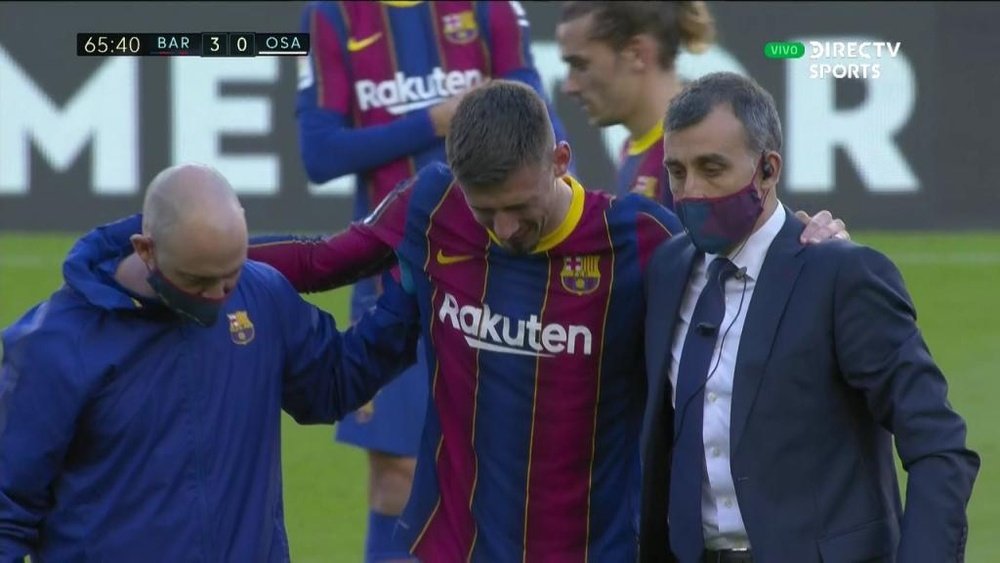 Lenglet went off injured against Osasuna. Screenshot/DirecTVSports