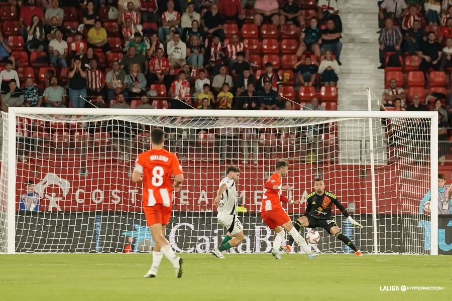 El Almería saca la cabeza. LaLiga