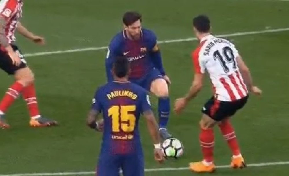 El sutil toque de Messi con la planta de la bota es para verlo mil veces. BeSoccer