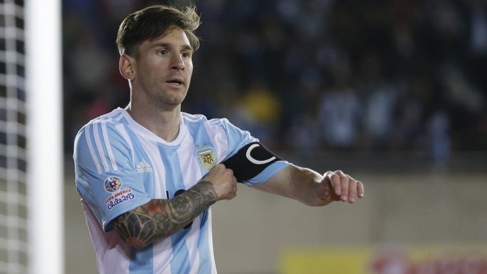 Leo Messi, capitán de la selección de Argentina y delantero del Barcelona, asegura que Dybala es el futbolista del futuro. Twitter.