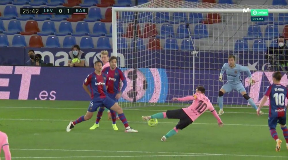 Messi puso líder provisional al Barça con una volea de cine. Captura/Movistar+LaLiga