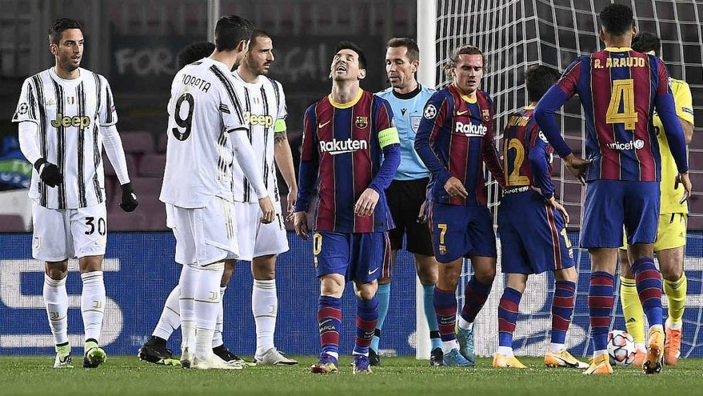 La UEFA recula y paraliza el expediente sancionador contra Madrid, Barça y Juve. AFP