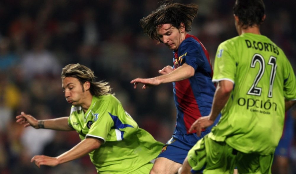 El gol que lanzó al estrellato a Messi, ante el Getafe. AFP