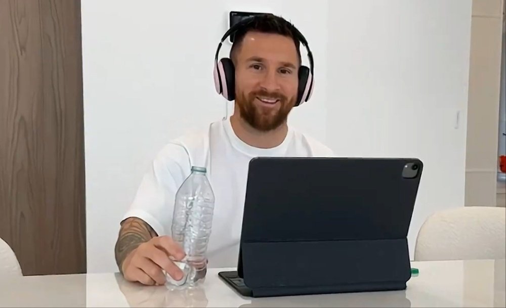 Messi, socio del Kun. Captura/KRÜEsports