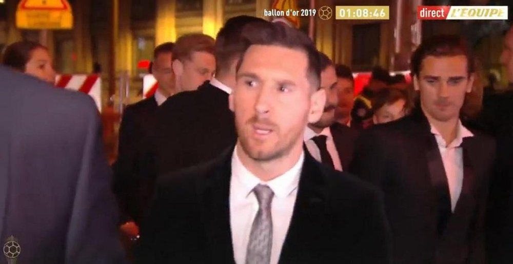 Messi vestiu Armani na cerimônia da Bola de Ouro. Captura/L'Équipe