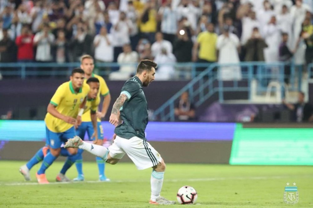 Leo Messi scored from the spot. Twitter/Argentina