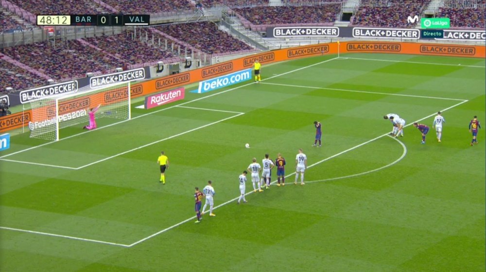 Gol de Messi tras fallar el penalti y roja rectificada a Gayà. Captura/MovistarLaLiga