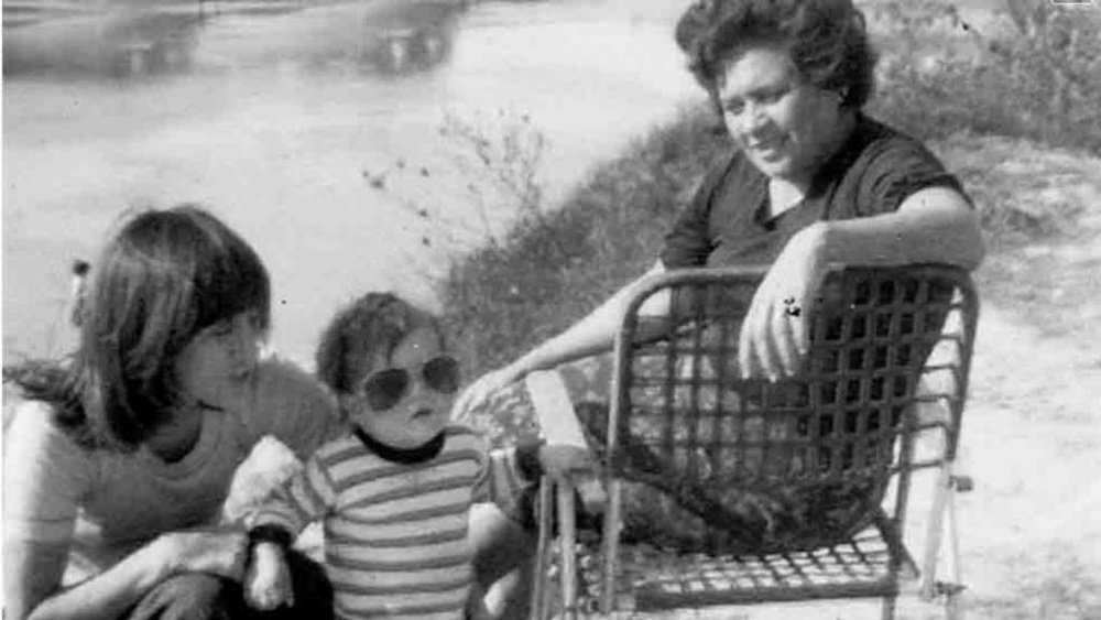 Messi, as a baby, pictured with his mother and grandmother. Personal/LaNacion