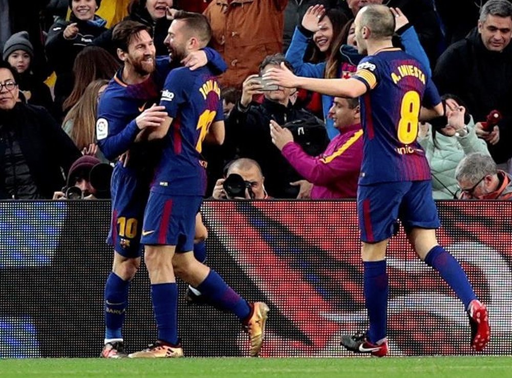Messi y Suárez hicieron los dos tantos del Barcelona. EFE