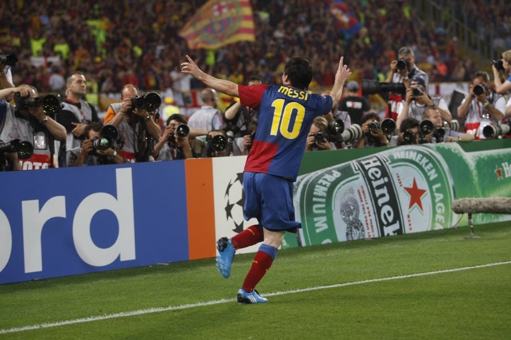 Leo Messi celebra su gol de cabeza en la final de la Champions League de 2009. FCBarcelona
