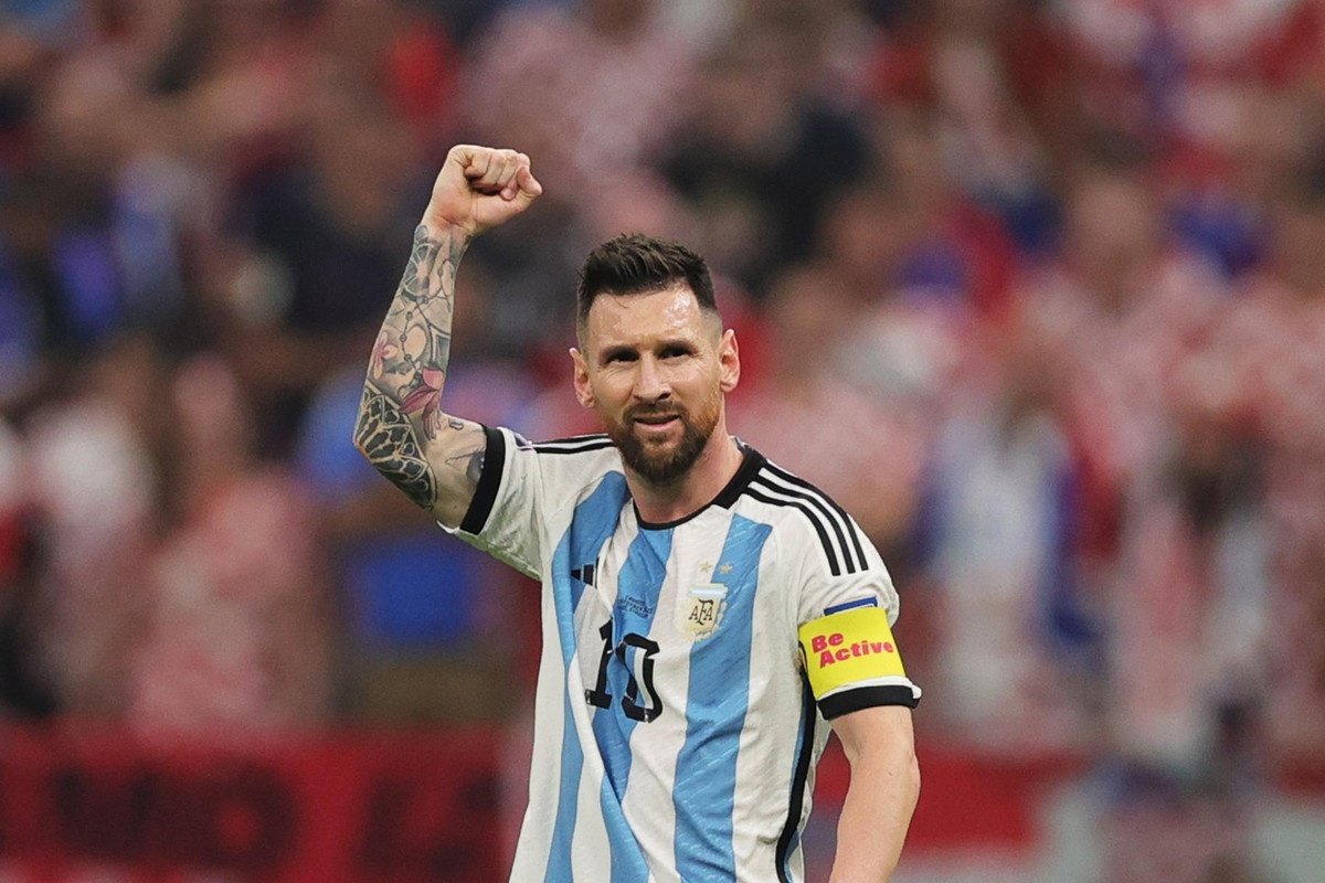 Peter Lanzani ganó un Goya y se lo dedicó a Messi por el Mundial. EFE