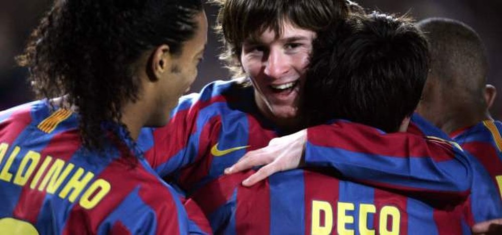 Ronaldinho ha sido uno de los que ha querido felicitar a Leo Messi. EFE