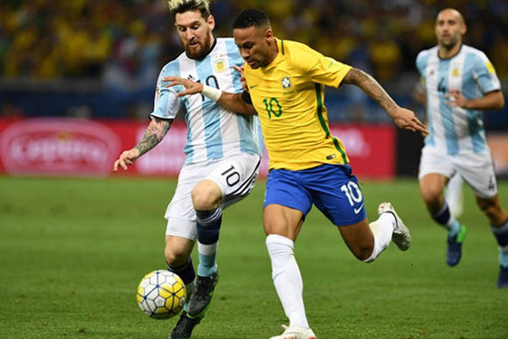 Bielsa elogió a los 'cracks' de Argentina y Brasil. AFP
