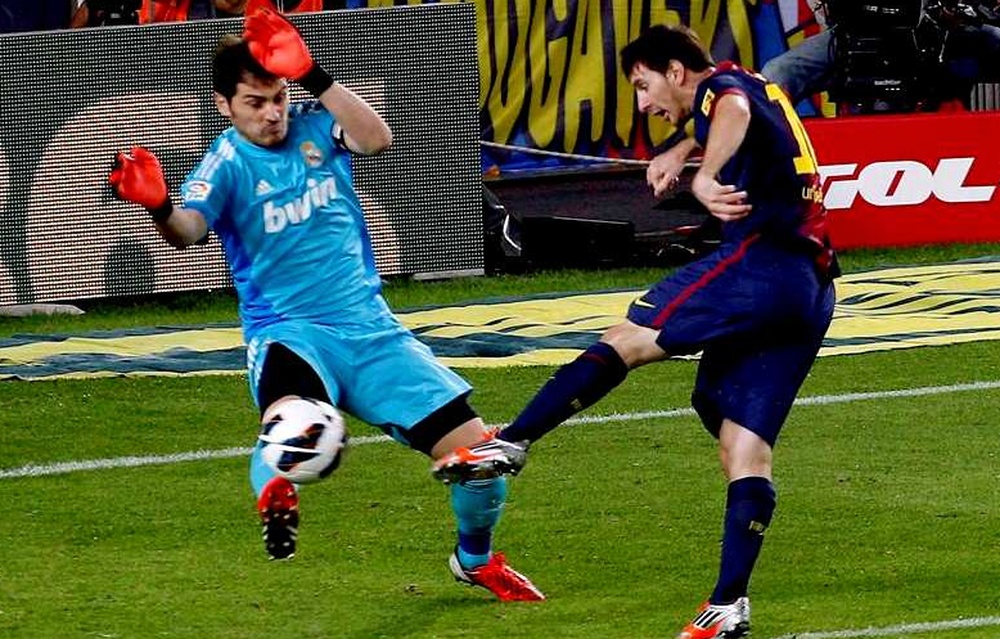 Casillas dispara contra a Bola de Ouro de Messi. AFP
