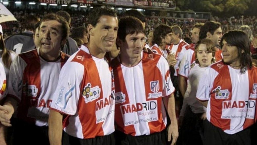 Messi, jugando un partido con la Fundación del Atlético. EFE