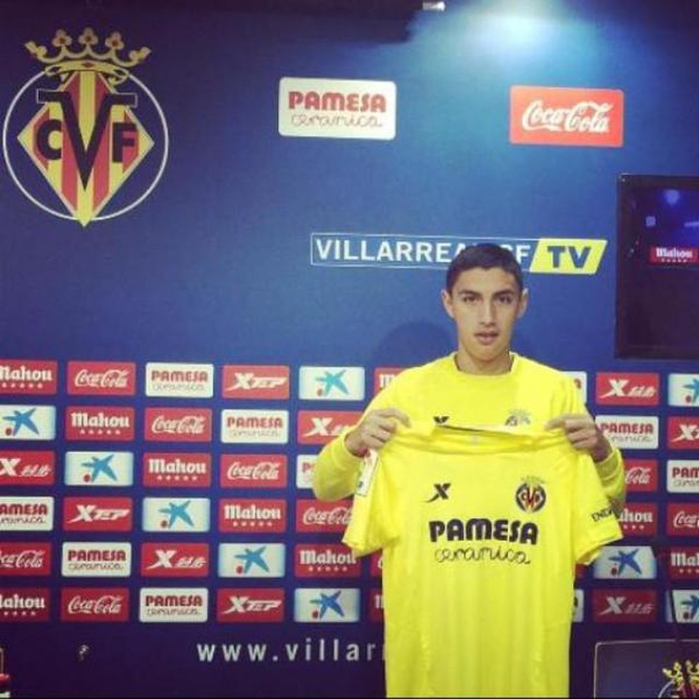 Leo Suárez, en su presentación con el Villarreal. Twitter.
