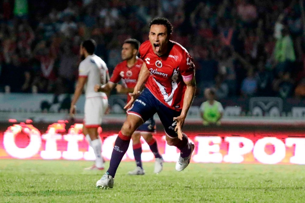 Leobardo López celebra su tanto, el tercero en la victoria de Veracruz ante Toluca por 3-2. ClubTiburonesRojos