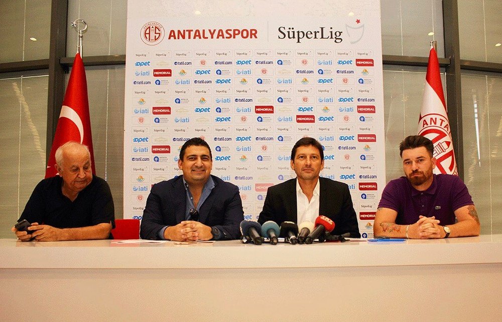 El cuadro turco le da la bienvenida al técnico brasileño. Antalyaspor