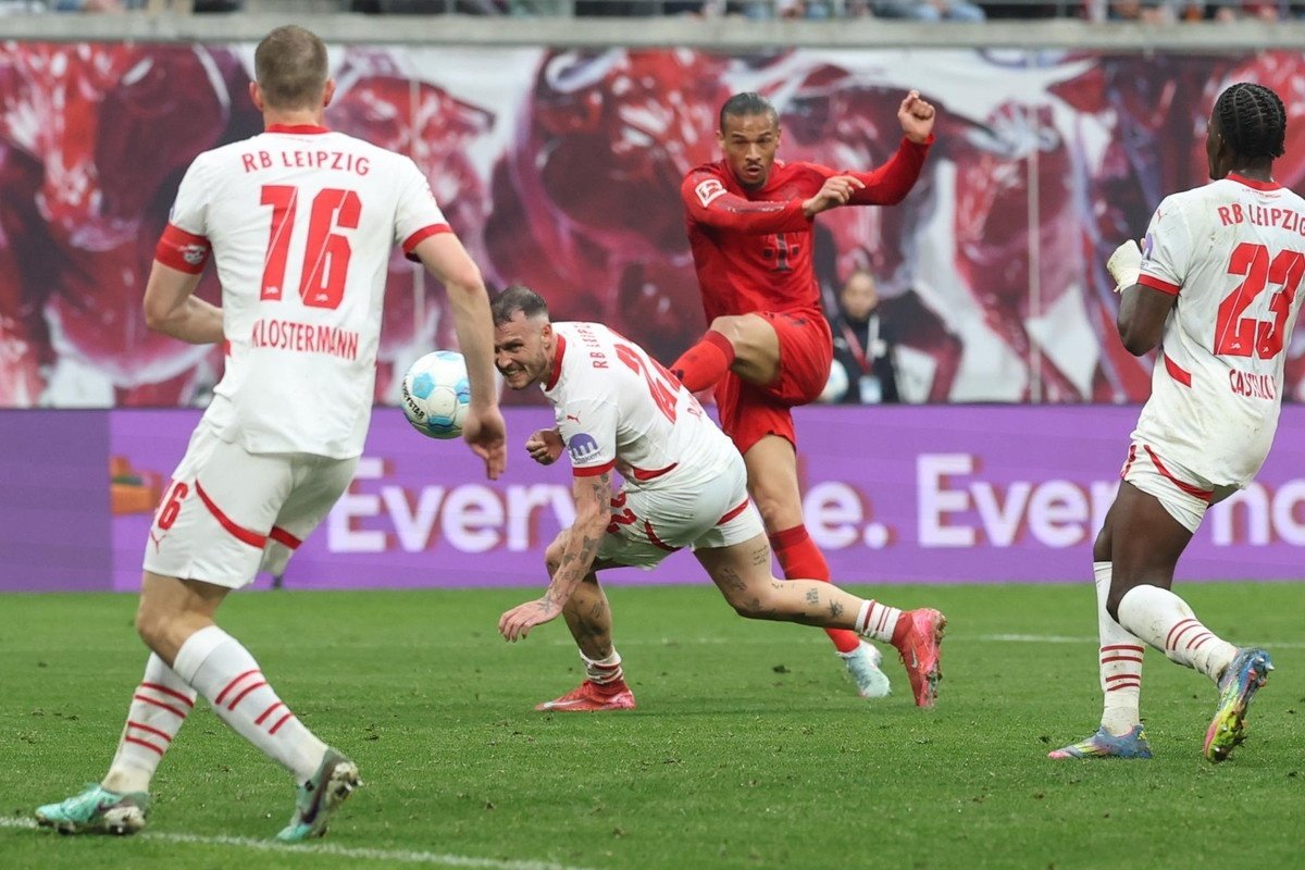 Un gol de Youssuf Poulsen para el RB Leipzig en el minuto 94 evitó el título de Bundesliga al Bayern de Múnich y el primer título en la carrera de Harry Kane, que prolonga su gafe al menos unas horas más.