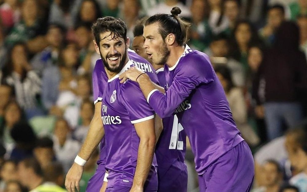 Critaivo espanhol substitui o ala galês, de fora lesioando. AFP