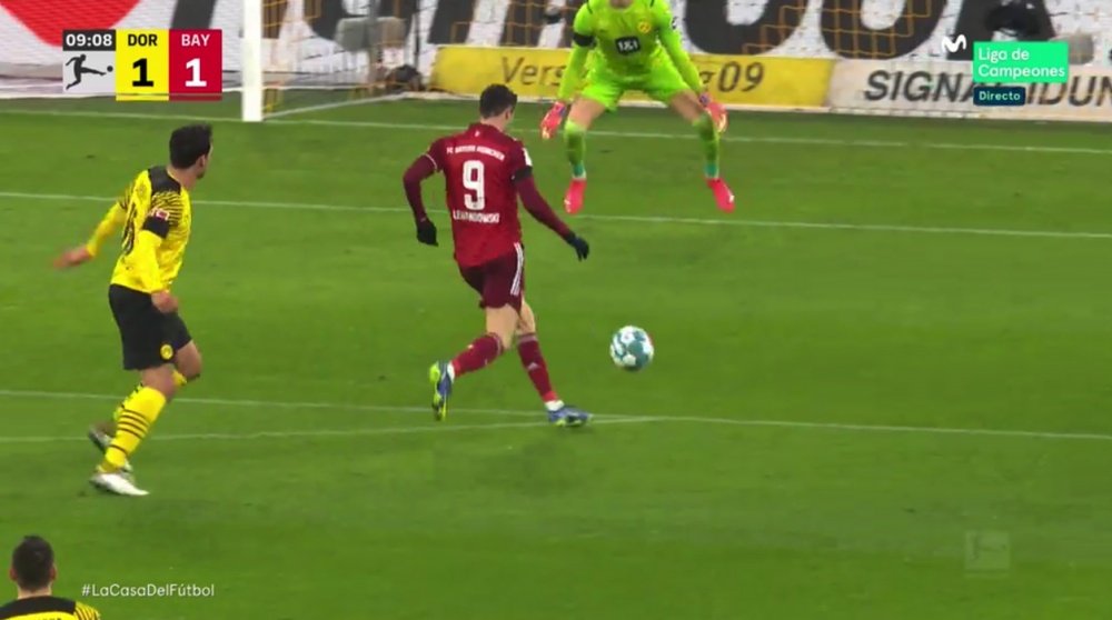 Lewandowski puso el 1-1 ante el Borussia. Captura/Movistar+