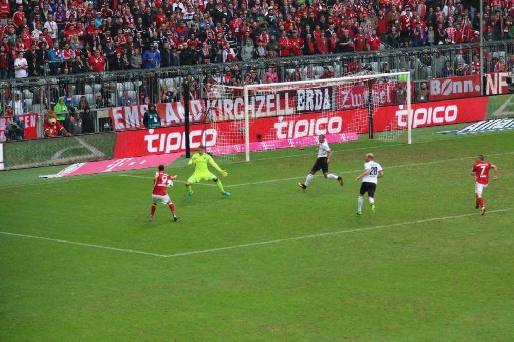 Lewandowski anotó el primer gol del Bayern. BayernMünchen
