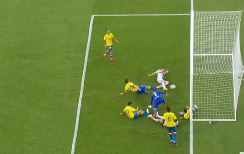 Emergência nas arquibancadas, vitória do Barça e gol de Lewandowski