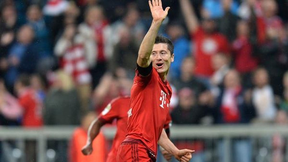 Lewandowski marcó cinco goles en nueve minutos para el Bayern de Múnich. Twitter