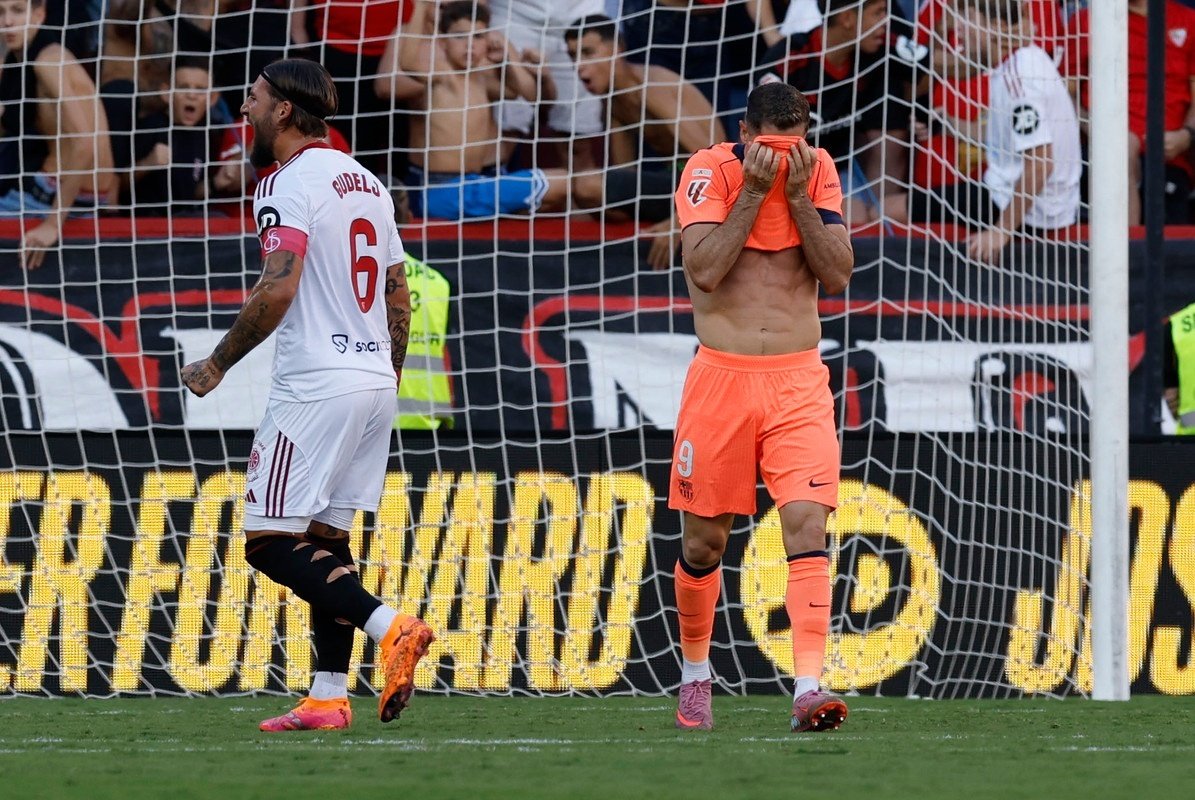 El fantasma de Iñigo Martínez abre la barra libre al Sevilla