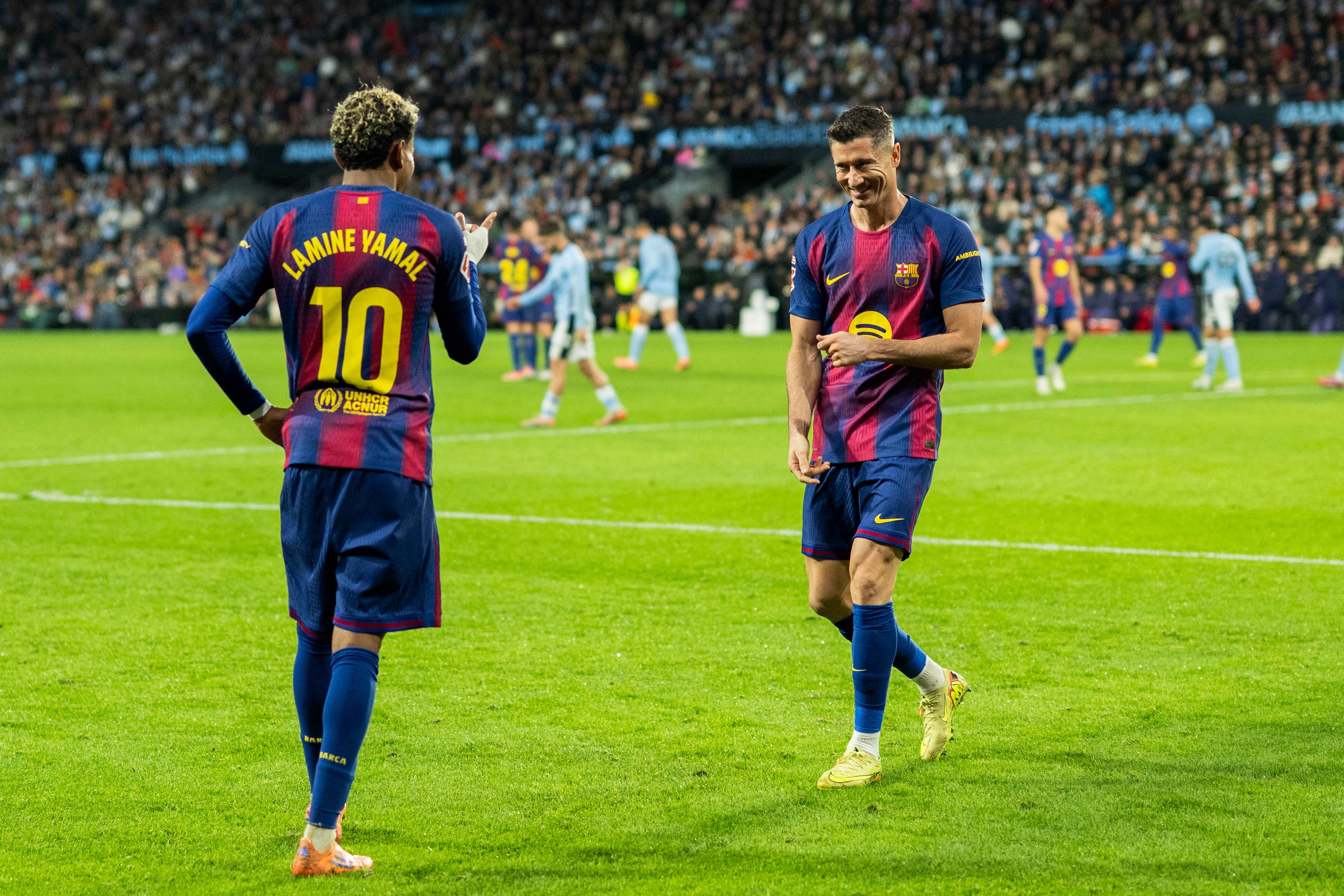 Lewandowski aplaca el vértigo del Barça