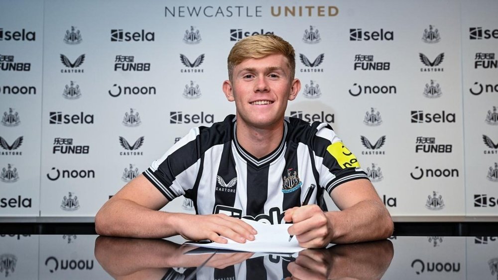 Lewis Hall, nuevo jugador del Newcastle. NUFC
