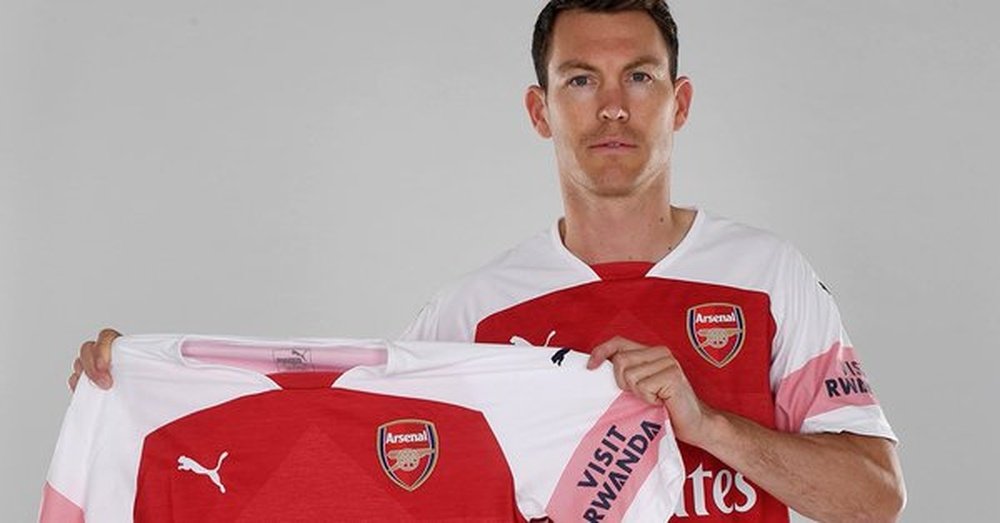 Lichtsteiner has become Emery's first Arsenal signing. ArsenalFC