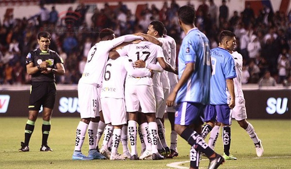 Liga de Quito celebra un gol ante Clan Juvenil. ESPN