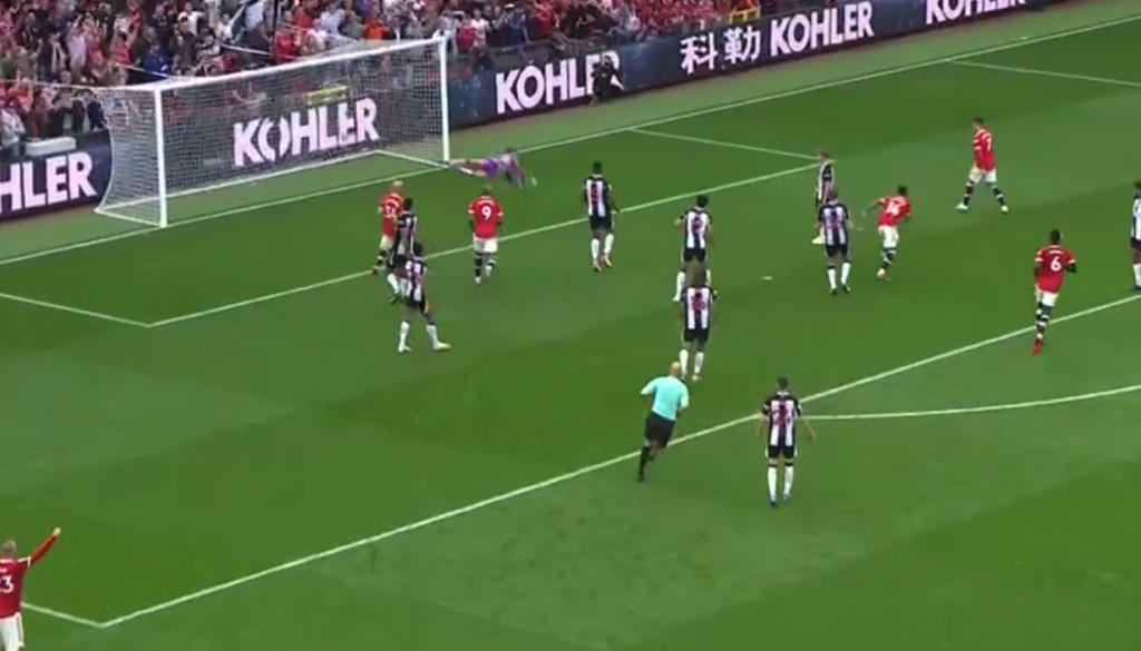 Pogba, pura clase, sirvió caviar para que Lingard sentenciara al Newcastle