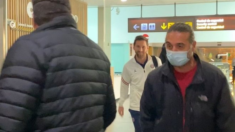 ميسي يعود لبرشلونة للاحتفال بعيد ميلاد زوجته 2 ميسي يعود لبرشلونة للاحتفال بعيد ميلاد زوجته 1