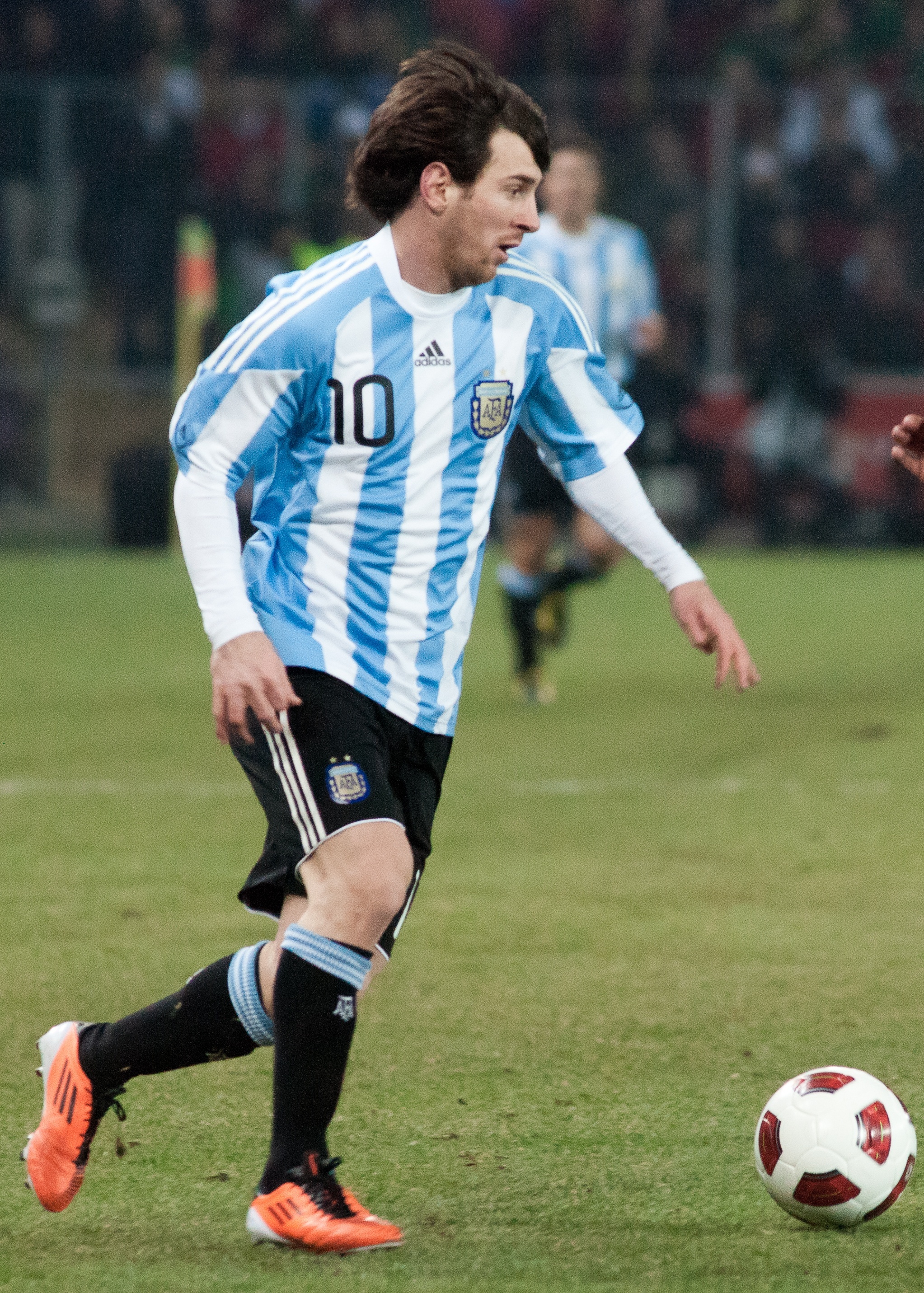Lionel Messi, delantero de la selección de Argentina, en un partido ante Portugal. Wikipedia.