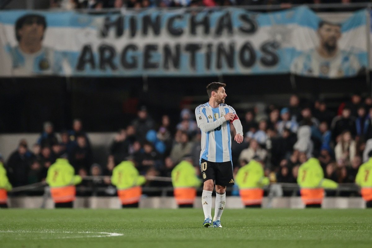 Argentina libera a Messi tras su emotiva despedida del Monumental