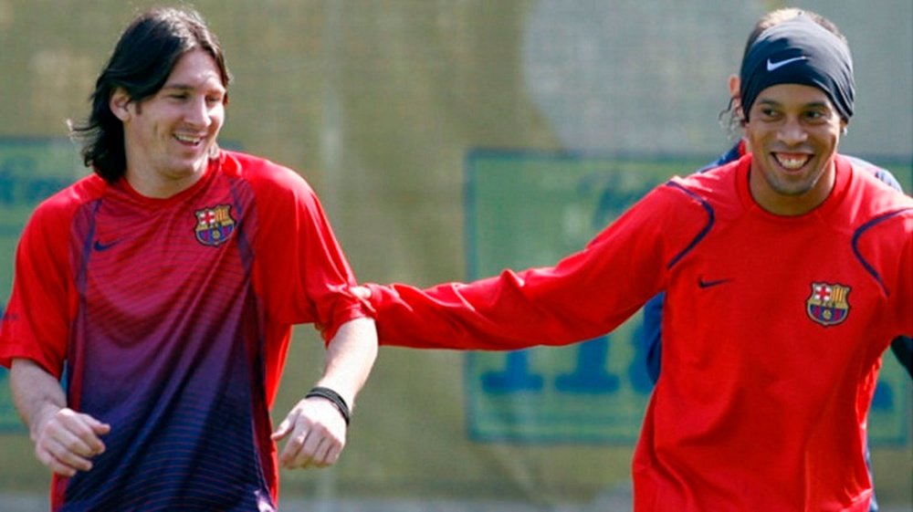 El eterno agradecimiento de Messi a Ronaldinho. EFE