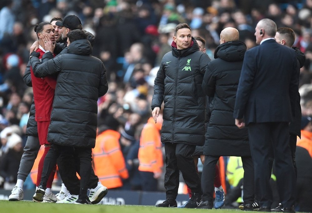 Klopp had to act as peacemaker between Darwin Nunez and Pep Guardiola. EFE