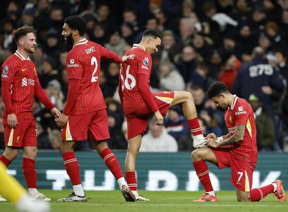 Liverpool are top of the Premier League table on 39 points. EFE