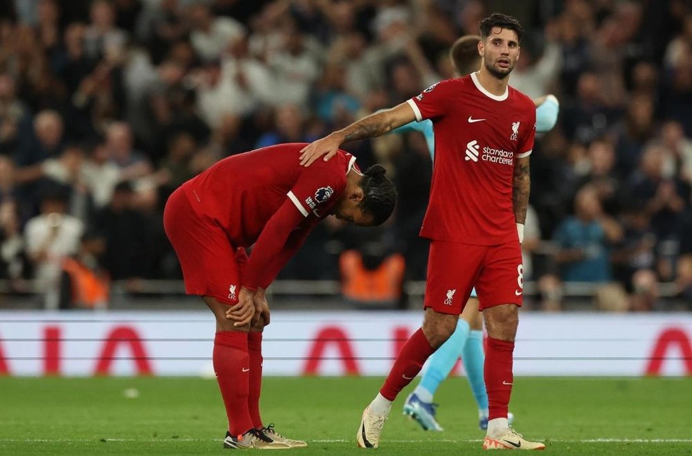El Liverpool perdió por 2-1 ante el Tottenham. EFE