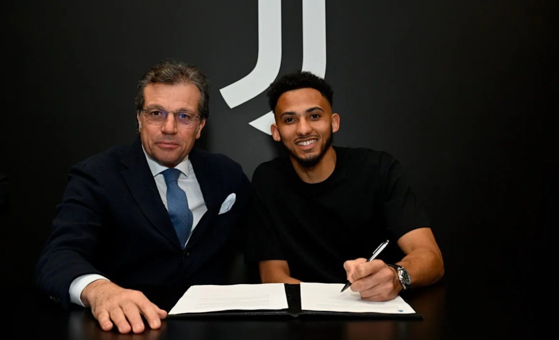 Kelly arrives on loan at Juventus from St. James' Park. JuventusFC